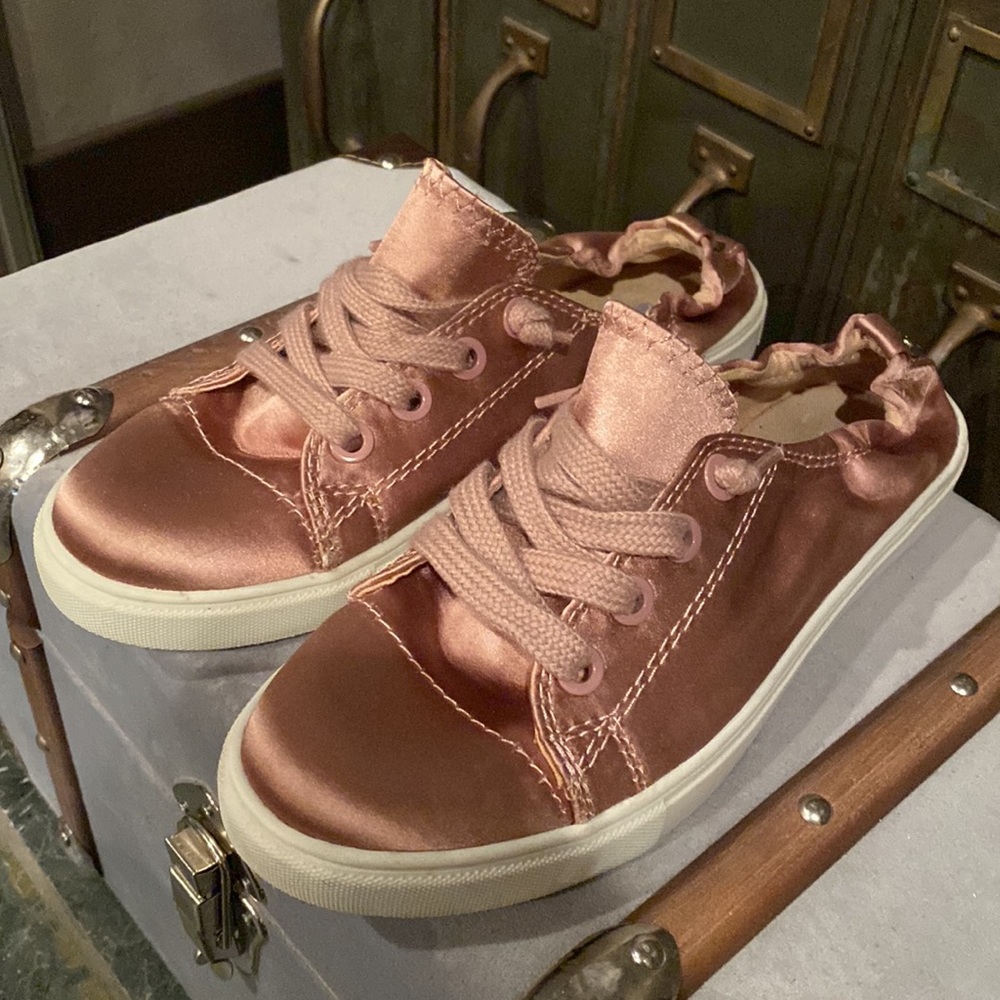 Steve Madden Satin Sneakers. - Picture 2 of 6